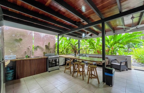 Puerto Viejo de Talamanca House | Escondido Retreat Centre | 3 Pools, AC, Yoga Deck, Sleeps 16 people, Game Room