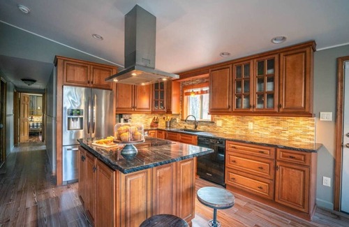 New Paltz House | Esopus Escape: Pool, Hot Tub & Media Room