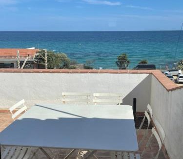 Vilassar de Mar Villa | Espectacular casa indiana en primera línea de mar