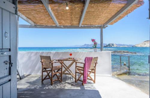 Mandrakia House | Esperanza Boathouses