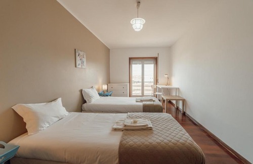 Espinho Apartment | Espinho Modern 3 Bedroom Apartment by Vacationy
