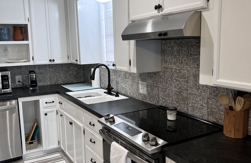 Temple House | Established quiet neighborhood, centrally located well appointed home