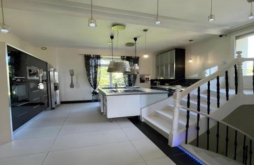 Saint-Pavace House | Estate in Saint-Pavace near Le Mans Circuit