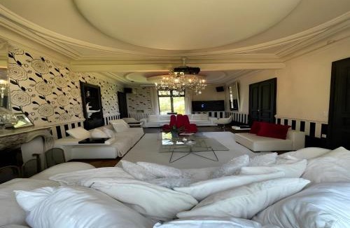 Saint-Pavace House | Estate in Saint-Pavace near Le Mans Circuit