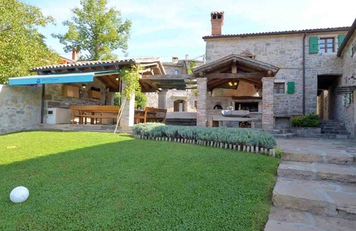 Buzet Villa | Estate with four stone villas and swimming pool