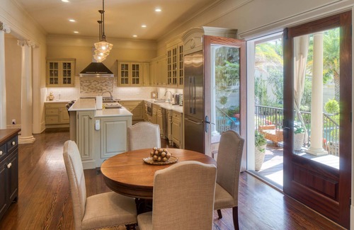 Metropolitan House | Estill Manor- Luxurious Savannah Estate with Pool & Garden - Sleeps 12!