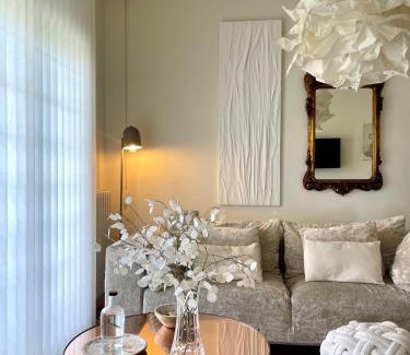 Gorraiz House | Estilosa casa golf suites