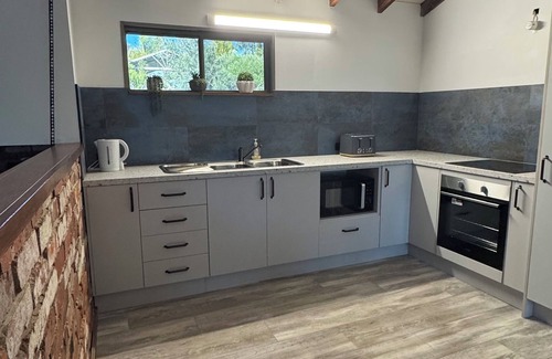 Bouvard House | Estuary views, close to boat ramps and beaches