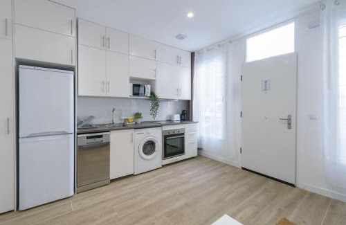 San Blas-Canillejas Apartment | Estudio Ideal Trabajo y Eventos cerca de Metropolitano, Aeropuerto y IFEMA