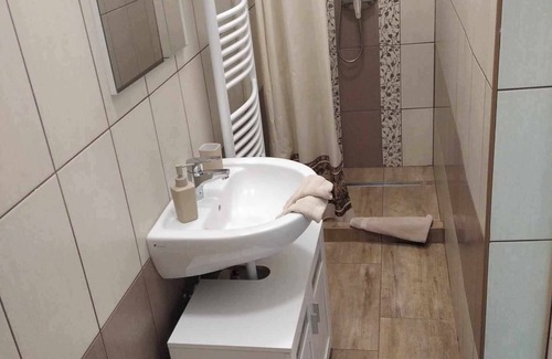 Tata Apartment | EszE Vendégszoba