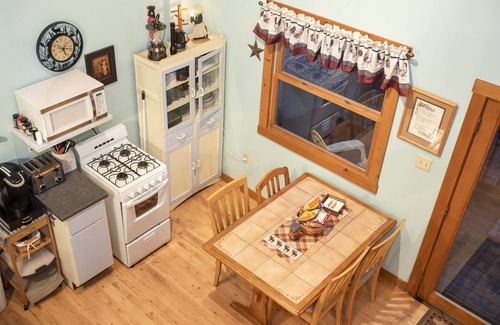 Killbuck Cabin | Ethan's Retreat: Cozy cabin getaway w/hot tub, private & pet-friendly!