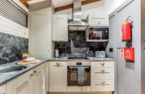 Saintbury Ski Chalet | Ettington Lodge Premier