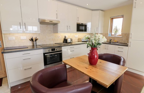 Rothesay Cottage | ETTRICK COTTAGE, romantic, with a garden in Rothesay, Isle Of Bute