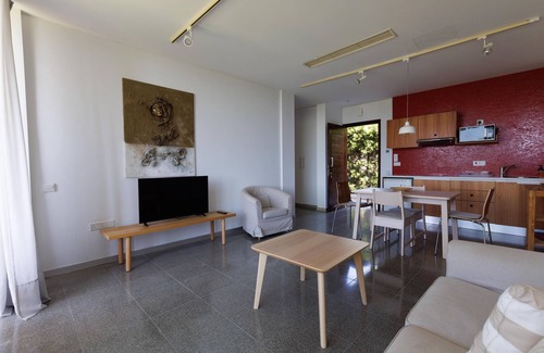 Pentakomo Apartment | Eucrasia | One-Bedroom Apartment, Art by PraXis Apartments