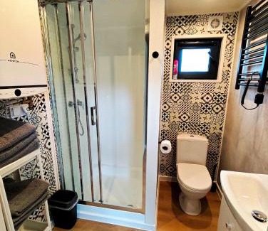 Gorzno House | Euforia Górzno - nowoczesne domki nad jeziorem z sauną, balią, jacuzzi