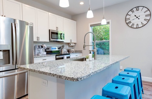 Fairview House | EV-Charger, Close to Asheville, Pets, Game-room, Fenced in Yard.
