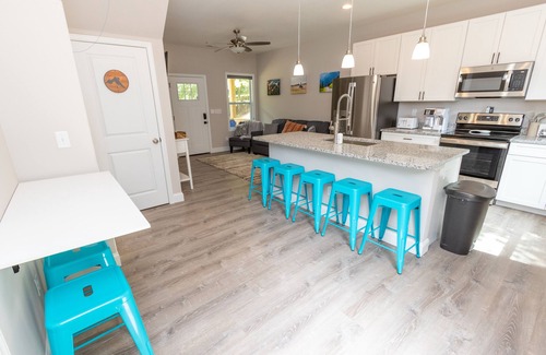 Fairview House | EV-Charger, Close to Asheville, Pets, Game-room, Fenced in Yard.