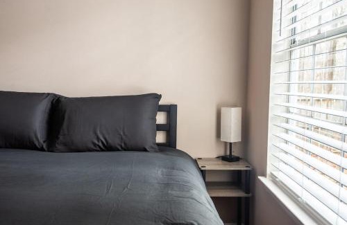 New Castle House | EV-Friendly- 15 Mins to Downtown