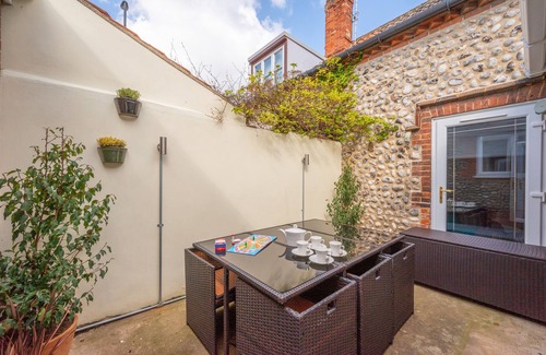 East Runton House | Eva Cottage - Four Bedroom House, Sleeps 8