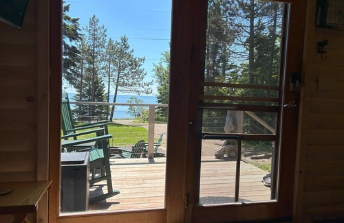 Croftville Cabin | Eve's Place Lakeside Cabin 4: Pet Friendly!