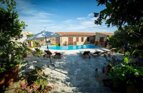 Tochni Apartment | Eveleos Country House