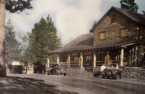 Twin Peaks Cabin | Evergreen Cottage at The Twin Peaks Lodge