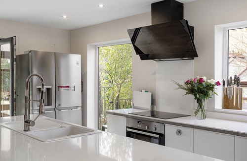 Ripon House | Evergreen House & Separate Annex + Private Drive