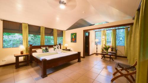 Tortuguero Cabin | Evergreen Lodge
