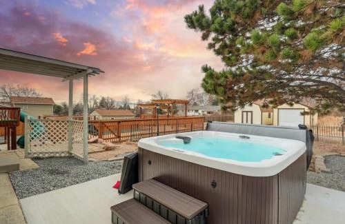 Park Vista House | Evergreen Luxe - Hot Tub Gaming Haven Big Groups