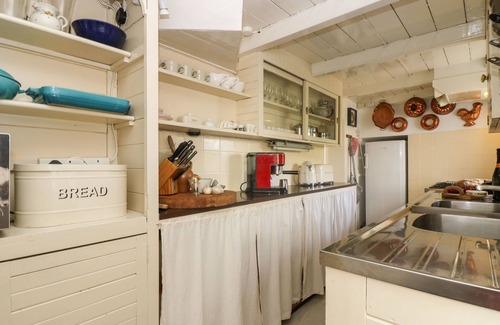 Saint Erth Praze Cottage | EVERGREEN, pet friendly, country holiday cottage in Rinsey Cove