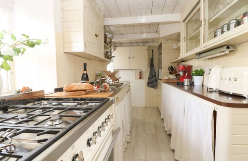 Saint Erth Praze Cottage | EVERGREEN, pet friendly, country holiday cottage in Rinsey Cove