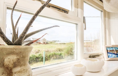 Saint Erth Praze Cottage | EVERGREEN, pet friendly, country holiday cottage in Rinsey Cove