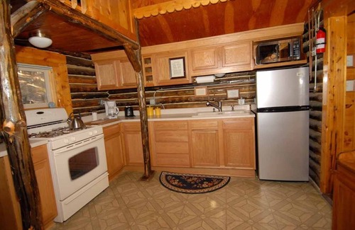 Evergreen Cabin | Evergreen's Colorados Log Cabin-Cool Crisp Summer Air. Beat the Heat @ 9000 Feet
