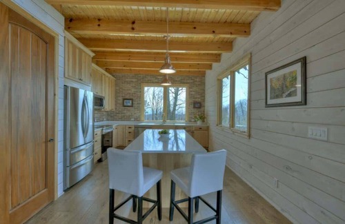Mineral Bluff Cabin | Everlux Retreat - Hot Tub on the Mountain
