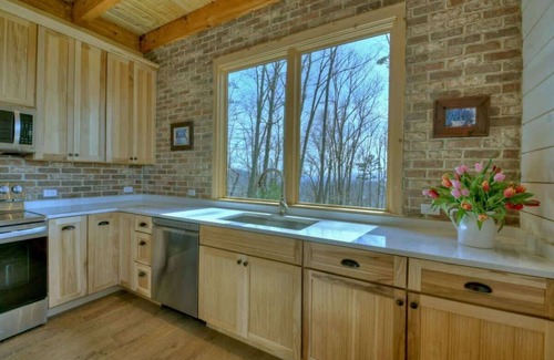Mineral Bluff Cabin | Everlux Retreat - Hot Tub on the Mountain