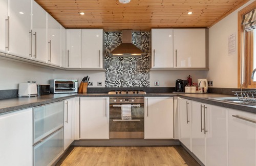 Penally Ski Chalet | Everwyn Lodge - Woodland Lodge with Hot Tub