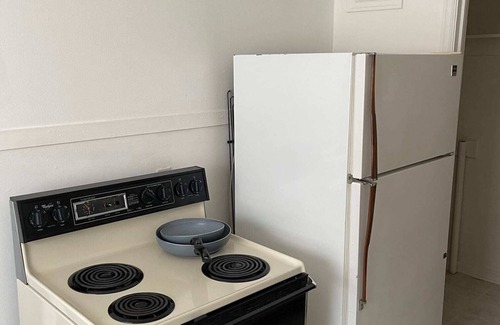 Wichita Apartment | Everything you need! - 1 BR 1 BA WIFI SMART TV QN Bed Coffee