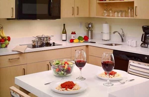 Andover Hotel | Everything You Need For The Perfect Vacation! Pets are Welcome! Parking, Pool!