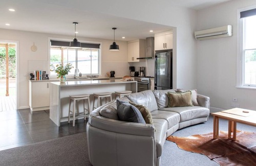 Invermay House | Evie's Cottage, charming with modern comforts
