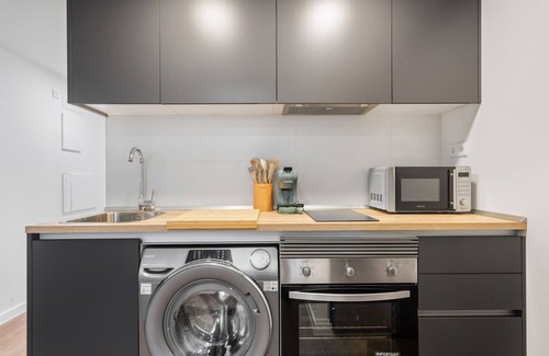 San Sebastian de los Reyes Apartment | Exclusivo apartamento con terraza privada, piscina, gimnasio y coworking en Madrid