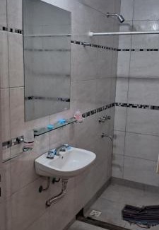 Canada de Gomez House | Excelente Ubicación con Cochera Privada