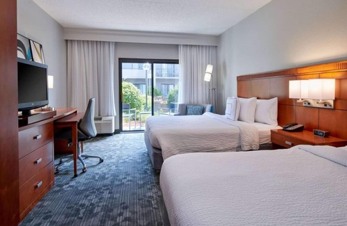 Eden Prairie Resort | Excellent Choice! 2 Units with View of the Courtyard, Pool, Pets Allowed w/Fee