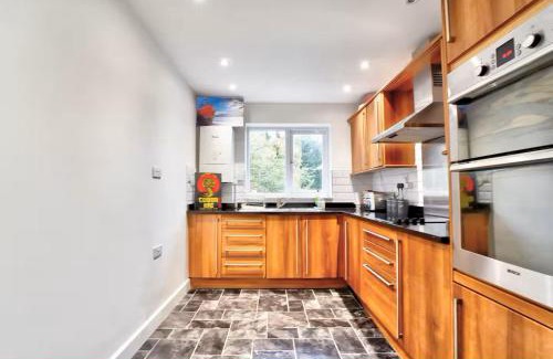Heybridge House | Excellent Family King Size Bedroom 2 - Maldon Heybridge