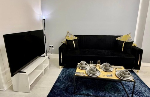 Chorlton-cum-Hardy Apartment | Excellent location 2-bedroom apartment