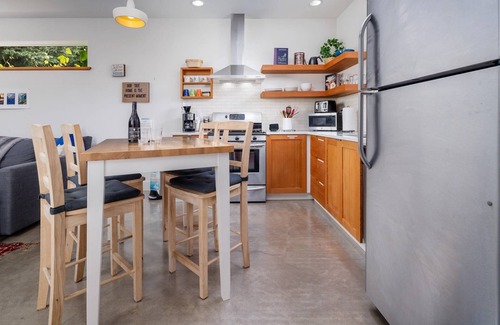 Woodstock House | Excellent Location, Close to Parks, Groceries, Single Level Detached Retreat, 15 Minutes to Portland