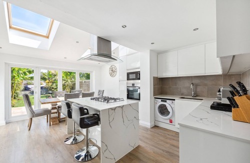 Twickenham Riverside House | Exceptional 3 Bedroom Richmond Riverside Villa