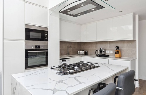 Twickenham Riverside House | Exceptional 3 Bedroom Richmond Riverside Villa