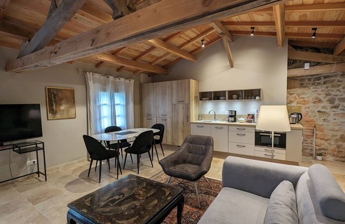 Soyaux Cottage | Exceptional bungalow, spacious, shared pool, for long stays