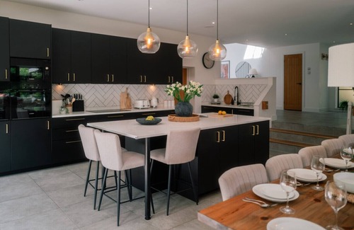 Albourne Apartment | Exceptional House Hot Tub I Parking I Nature I 9 miles from Brighton