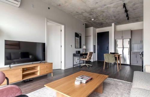 Killgubbin Apartment | Exceptional River North 1BR w/Pool, nr Riverwalk & L, by Blueground